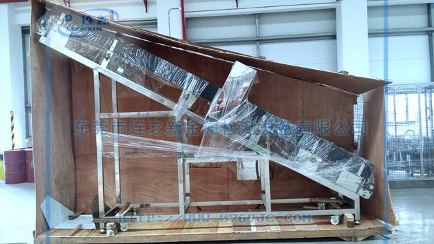 广州特某惠美资塑料保鲜容器厂使用连新大型定制金检机现场